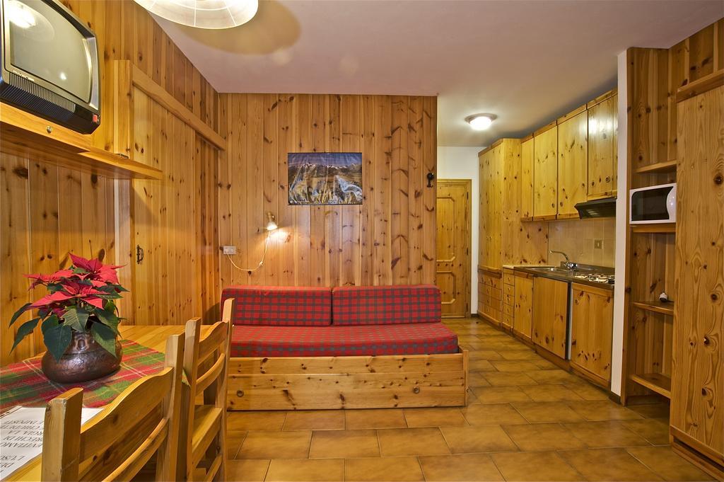 Residence Raffaella Santa Caterina Valfurva Rum bild