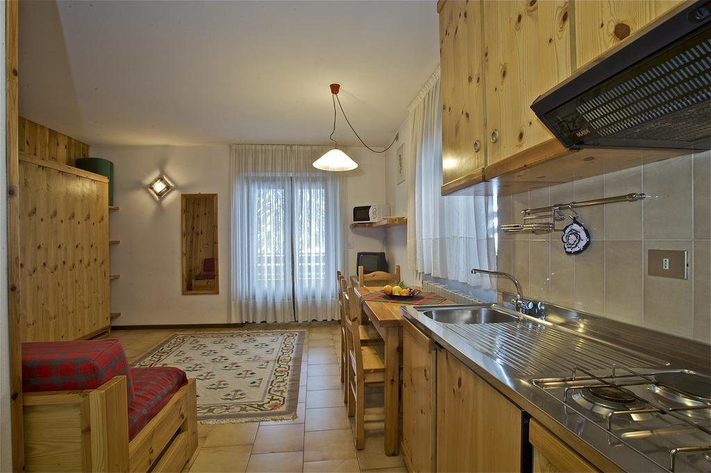 Residence Raffaella Santa Caterina Valfurva Rum bild